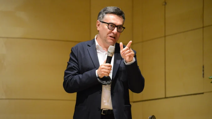 A Treiso sotto le stelle cadenti canta e suona Roberto Cerrato
