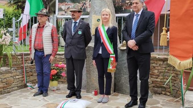 A Santo Stefano Belbo inaugurato il monumento in memoria degli Alpini (FOTOGALLERY)