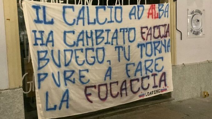 Botta e risposta sulla promozione dell'Alba calcio sulle vetrine del Budego