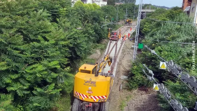 Un boato interrompe i lavori sulla ferrovia