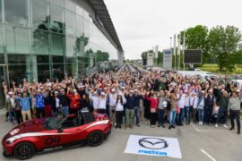 Andar per Langhe. 120 vetture Mazda hanno partecipato al raduno Unicar