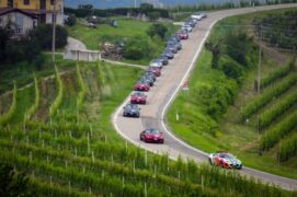 Andar per Langhe. 120 vetture Mazda hanno partecipato al raduno Unicar 2