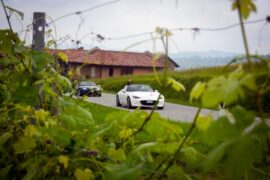 Andar per Langhe. 120 vetture Mazda hanno partecipato al raduno Unicar 3