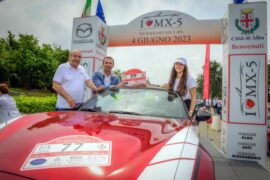 Andar per Langhe. 120 vetture Mazda hanno partecipato al raduno Unicar 5