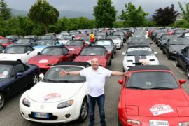 Andar per Langhe. 120 vetture Mazda hanno partecipato al raduno Unicar 6