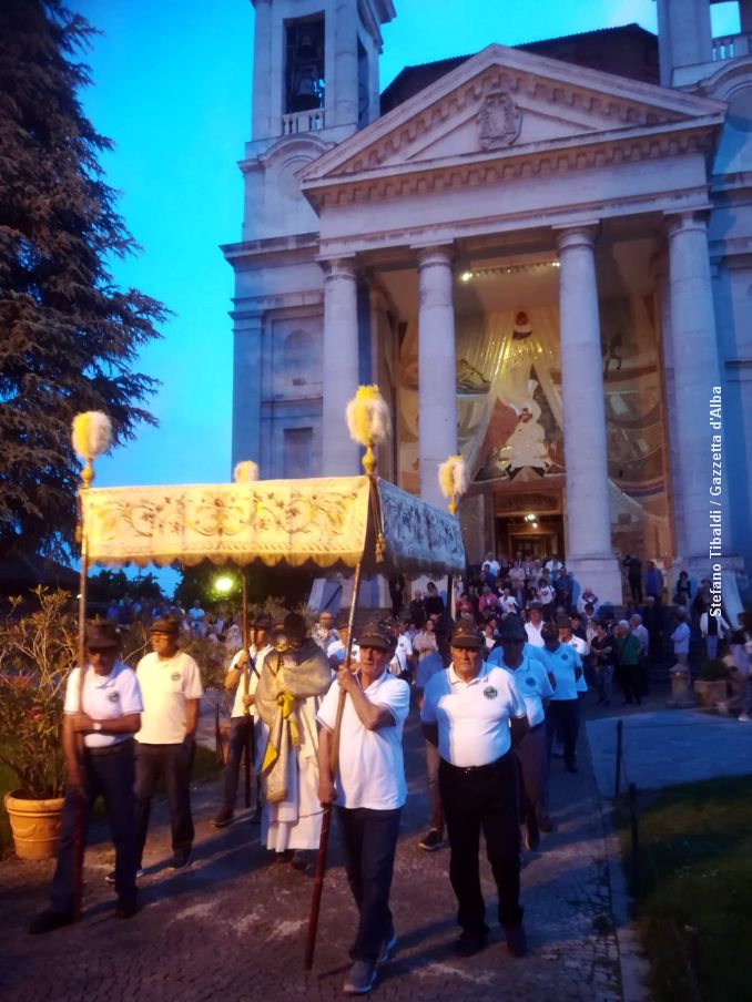 Corpus domini: grande partecipazione alla processione di Bra