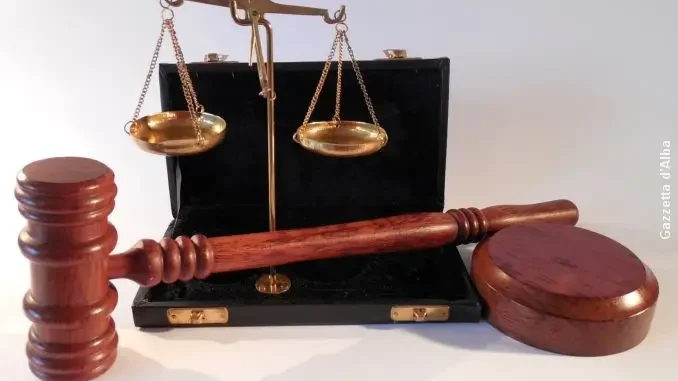 Ironie sul sindaco ottuagenario di Casteldelfino, per il Pm non è diffamazione