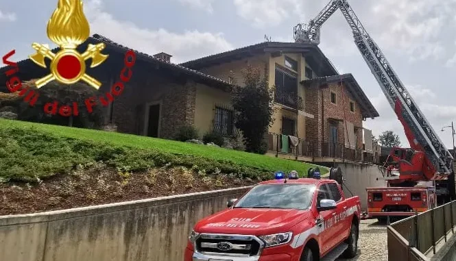 Vanno a fuoco i pannelli solari di una villetta di San Damiano d'Asti 1