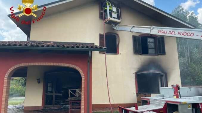 In fiamme una villetta indipendente in località Montà nell'astigiano 1