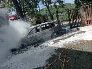 Auto in fiamme a Santo Stefano Belbo, nessun ferito