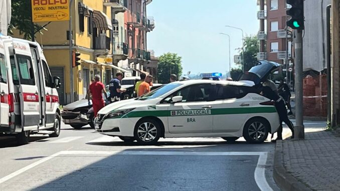 Bra, incidente all'incrocio tra corso IV Novembre e via Cuneo 1