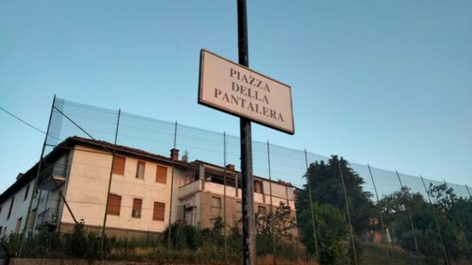 Guarene: il taglio del nastro per i lavori di riqualificazione allo sferisterio da il via al torneo alla pantalera 3