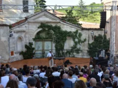 Niccolò Fabi solo con il pianoforte e la sua chitarra 4