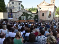 Niccolò Fabi solo con il pianoforte e la sua chitarra 5