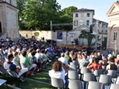 Niccolò Fabi solo con il pianoforte e la sua chitarra 6