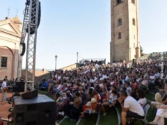 Niccolò Fabi solo con il pianoforte e la sua chitarra 7