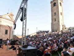 Niccolò Fabi solo con il pianoforte e la sua chitarra 8