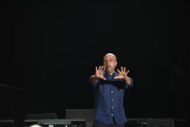 Collisioni, Checco Zalone porta in scena l