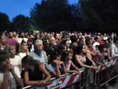 Con Attraverso festival Vinicio Capossela emoziona il pubblico di Bra (Fotogallery)