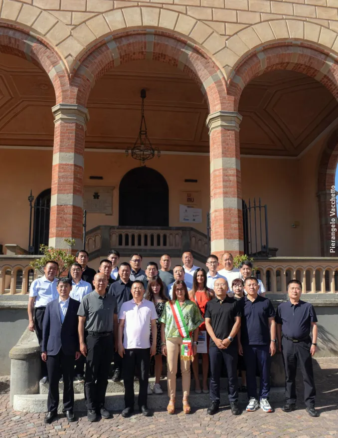 Amministratori e imprenditori cinesi in visita nella Langhe per degustare Barolo e grappe