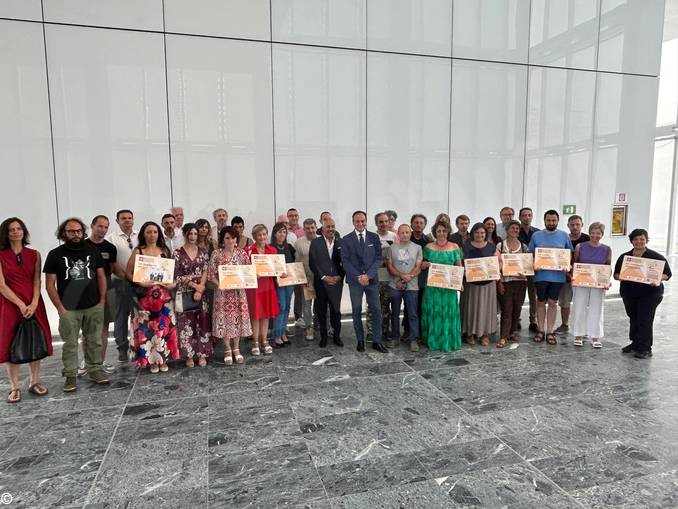 Consegnati dalla Regione gli attestati ai titolari delle botteghe dei servizi 2