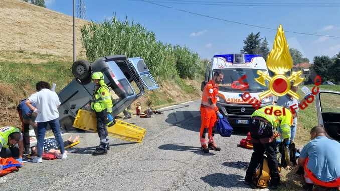 Auto cappottata a Monteu Roero: morta una donna