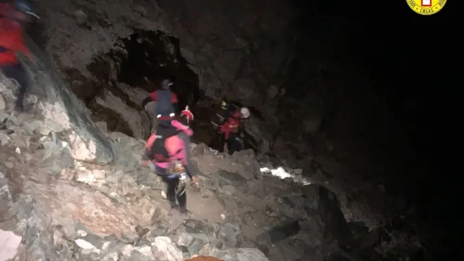 Non tornano al rifugio: tre alpinisti rintracciati nella notte e accompagnati dal Soccorso alpino