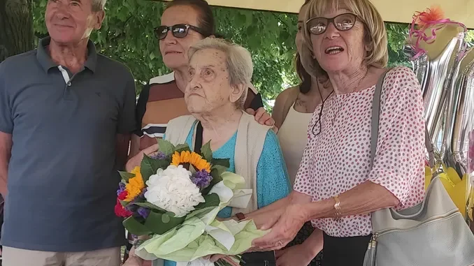 Carolina Maccagno 101 anni familiari Carolina Maccagno ha 101 anni, è la nonna della casa di riposo Maria Assunta di Castellero