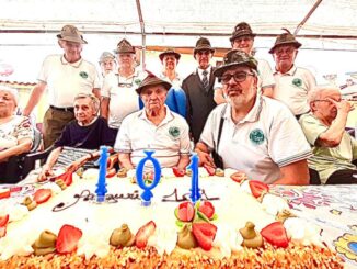 Gli Alpini di Bra festeggiano i 101 anni di Mario Boarino