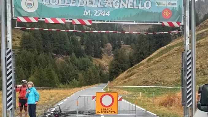 Maltempo in Piemonte. Auto intrappolate nelle neve sul Colle dell'Agnello. Chiusa in Francia la strada che porta alla Maddalena