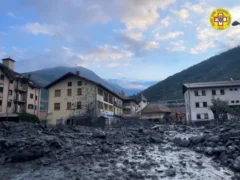 Il fango invade Bardonecchia dopo la frana staccata in quota. 3