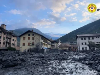 Il fango invade Bardonecchia dopo la frana staccata in quota. 3