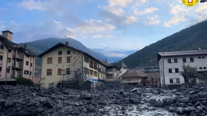 Il fango invade Bardonecchia dopo la frana staccata in quota. 3