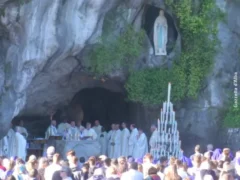 L'Oftal Bra-Lombriasco ha animato la messa nella grotta di Lourdes 1