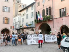 Mobilitazione a fianco dei braccianti. Assemblea in centro ma l