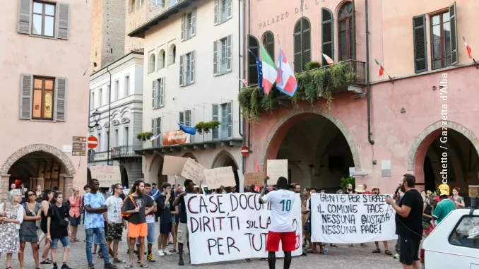 Mobilitazione a fianco dei braccianti. Assemblea in centro ma l'Amministrazione non incontra i manifestanti