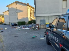 Scaglia frecce dal balcone dopo una lite, fermato un 35enne a San Michele Mondovì 3