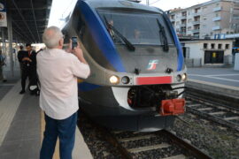 Riapre la ferrovia Asti-Alba, ma «c