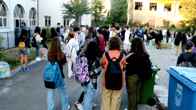 Primo giorno di scuola, l'augurio di buon anno del sindaco Bo 2