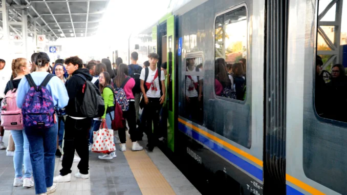 Treno in arrivo da Asti fermo per quasi un'ora