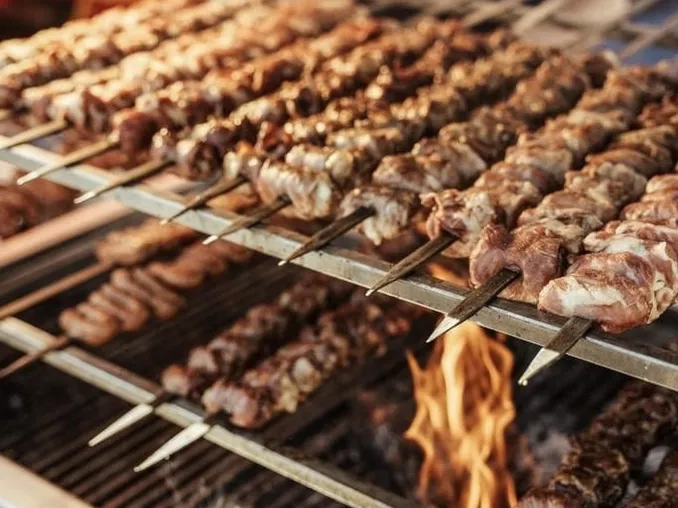 A Cuneo arriva l'Internationa street food. Da domani a domenica in piazza della Costituzione 1