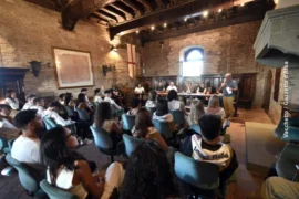 Grinzane consegna la Costituzione ai ragazzi della leva 2005 2