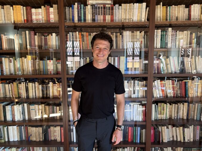L’attore Andrea Bosca sarà ospite al podcast Fuori dai fogli