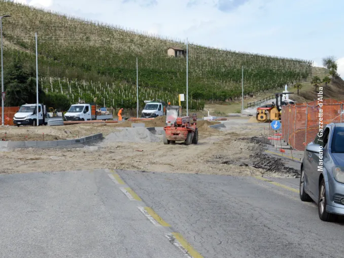 Mombelli: rotonda a rilento