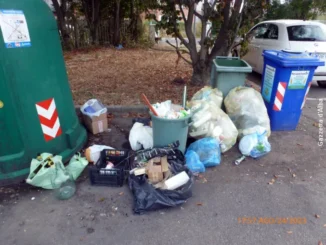 L’estate a Mussotto conferma l’inciviltà di chi ancora abbandona rifiuti senza differenziarli