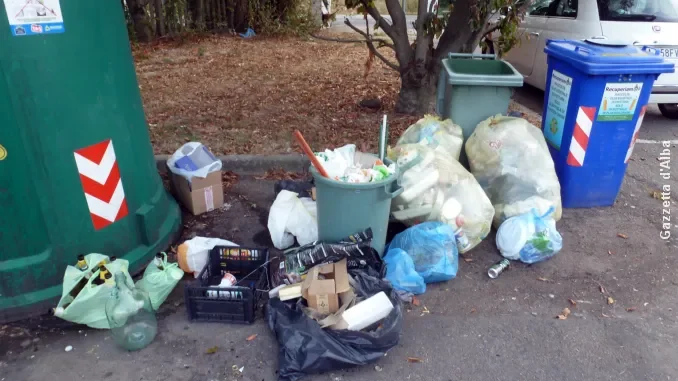 L’estate a Mussotto conferma l’inciviltà di chi ancora abbandona rifiuti senza differenziarli