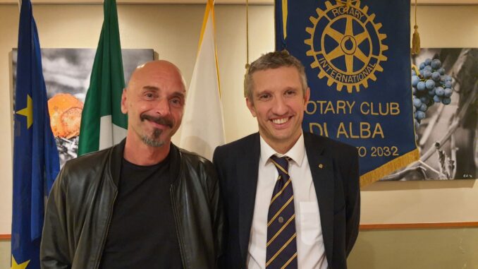 Lo scultore Christian Costa al Rotary Club di Alba 