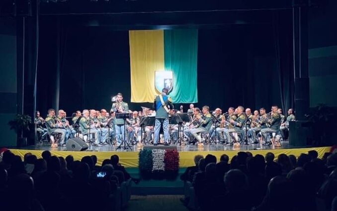 Il sindaco Carlo Bo al concerto della Banda musicale della Guardia di Finanza nel Teatro Sociale di Alba 1