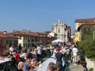 Da cortile a cortile, a Bra migliaia di partecipanti per l’itinerario enogastronomico