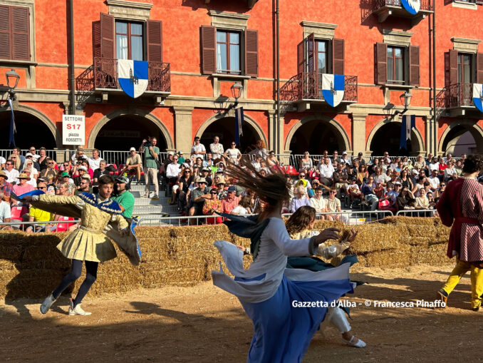 Palio degli asini 2023, la fotogallery  dei momenti più belli della corsa 18